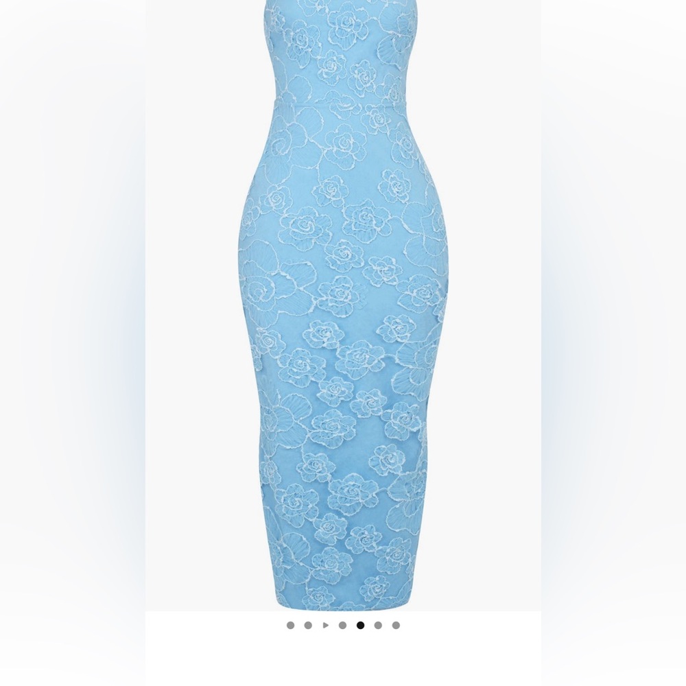 House of CB Elegant Blue Floral Lace Dress - Picture 4 of 9